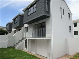 3 Bed Townhouse in Wynberg