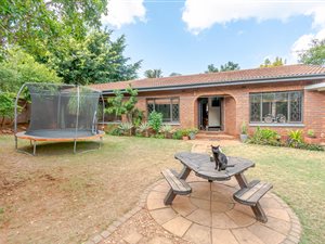 3 Bed House in Sunningdale