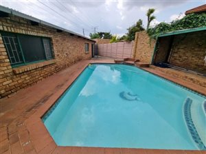3 Bed House in Moffat View