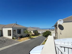 2 Bed Simplex in Somerset West Central
