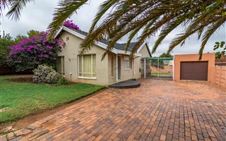4 Bedroom House in Witpoortjie