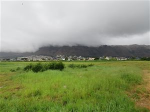 516 m² Land available in Fairview Golf Estate