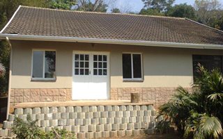 2 Bedroom Garden Cottage in Blackridge