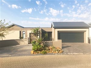 4 Bed House in Helderfontein Estate