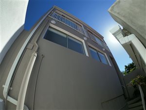 3 Bed Apartment in Walmer Estate