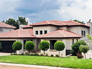 4 Bed House in Olympus