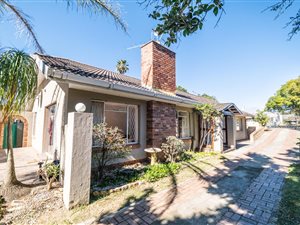 6 Bed House in Oatlands