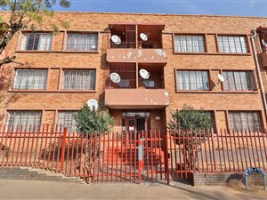 2 Bed Apartment in Rosettenville