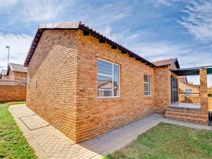 3 Bed Simplex in Honey Park