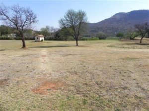 818 m² Land available in Broederstroom