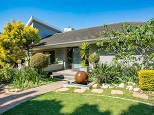 6 Bed House in Valmary Park