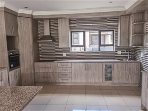 5 Bed House in Thatchfield