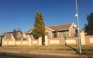 3 Bedroom House in Naturena