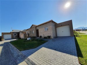 3 Bed House in Hansmoeskraal