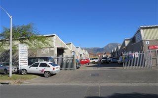 200 m² Industrial space in Retreat