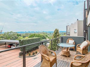 2 Bedroom Apartment in Hurlingham Manor