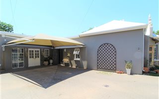 4 Bedroom House in Kensington B