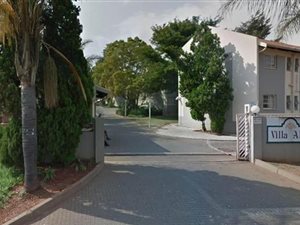2 Bed Apartment in Die Hoewes
