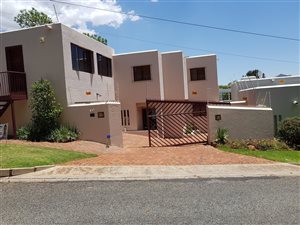 3 Bedroom House in Floracliffe