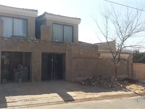 10 Bed House in Moroka North