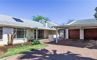4 Bedroom House in Fichardtpark