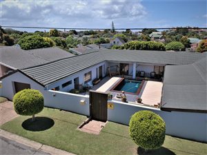 5 Bed House in Lower Robberg