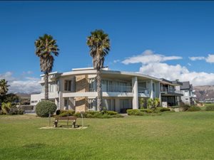 4 Bed House in Greenways Golf Estate