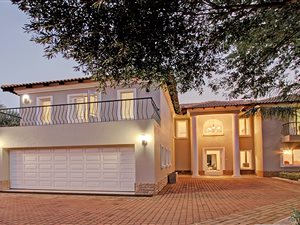 5 Bed House in Cornwall Hill