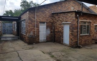 310 m² Industrial space in Booysens Reserve