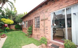 3 Bedroom Townhouse in Weltevreden Park