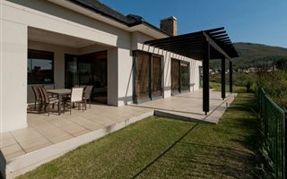 3 Bedroom House in Arabella Country Estate