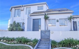 4 Bedroom House in Melkbosstrand