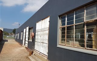 350 m² Industrial space in Kirkney