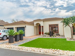 5 Bed House in Kleinbron Estate