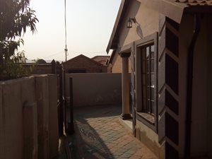 2 Bed House in Mahube Valley