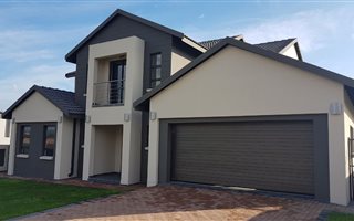 4 Bedroom House in Roodeplaat