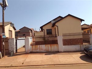 2 Bed House in Mahube Valley