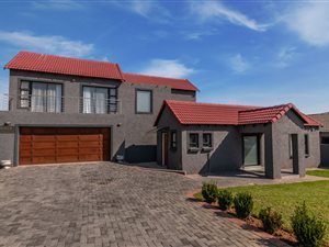 4 Bed House in Kosmosdal