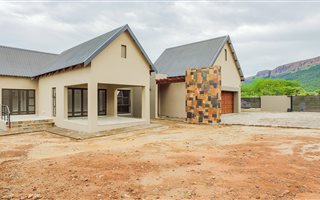 3 Bedroom House in Leloko