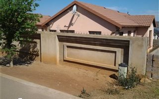 3 Bedroom House in Lotus Gardens