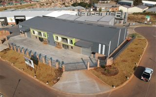 942 m² Industrial space in Chloorkop