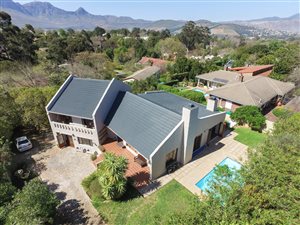 3 Bed House in Golden Hill