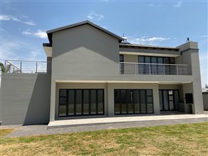 5 Bed House in Helderwyk