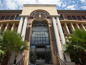 2400 m² Office Space in Fourways