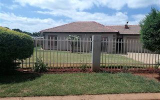 3 Bedroom House in Theresa Park