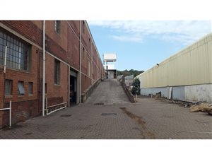 1600 m² Industrial space in Jacobs