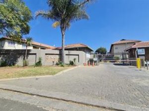 1 Bed Townhouse in Edenglen
