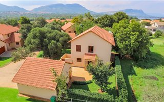 3 Bedroom Townhouse in The Coves