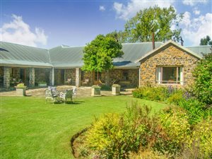 163.7 ha Smallholding in Himeville
