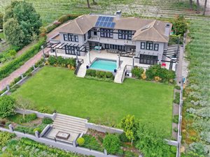 5 Bed House in Klein Zevenwacht